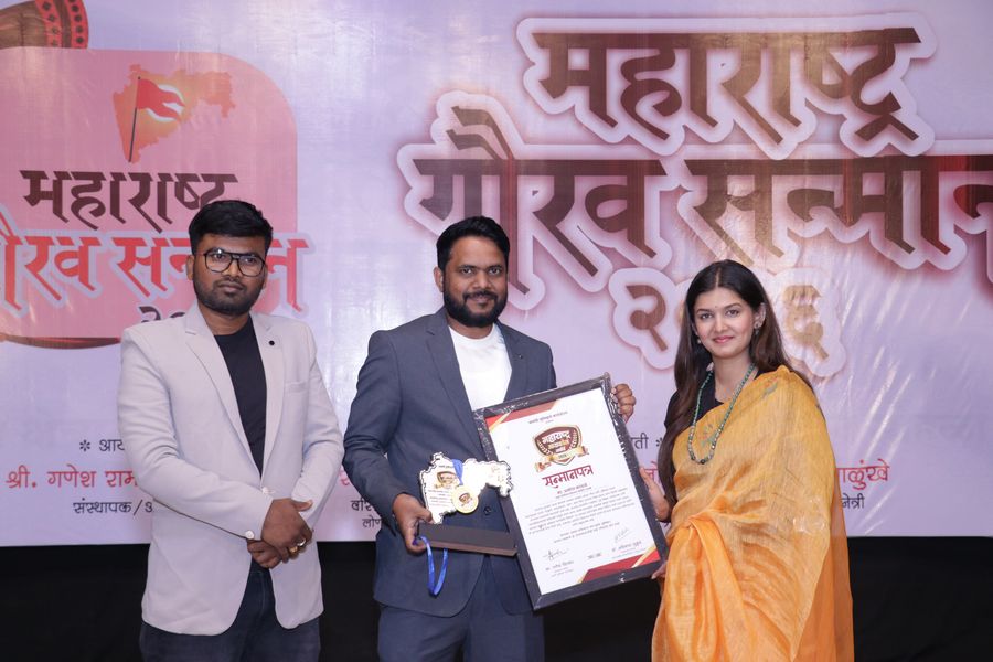 Mr. Amol Kamble receiving the Maharashtra Udyog Samman Puraskar 2026