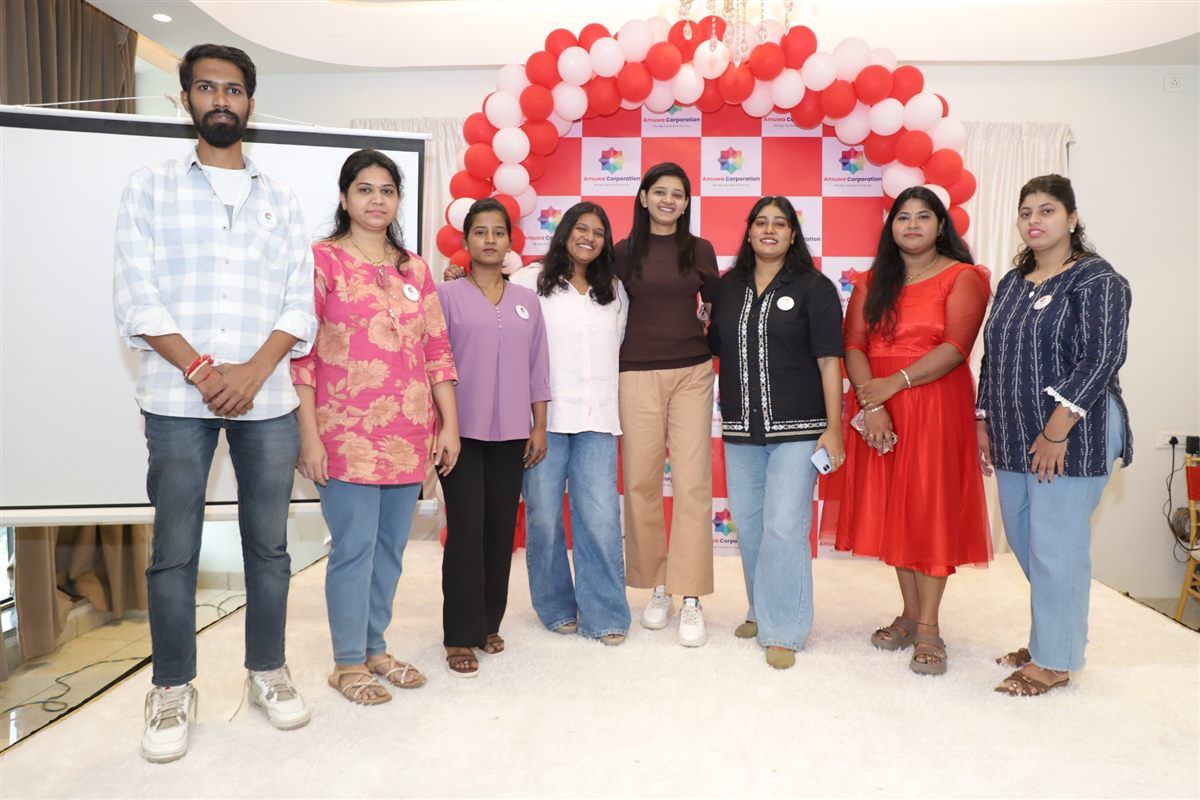 Amuwa Corporation team moment 12