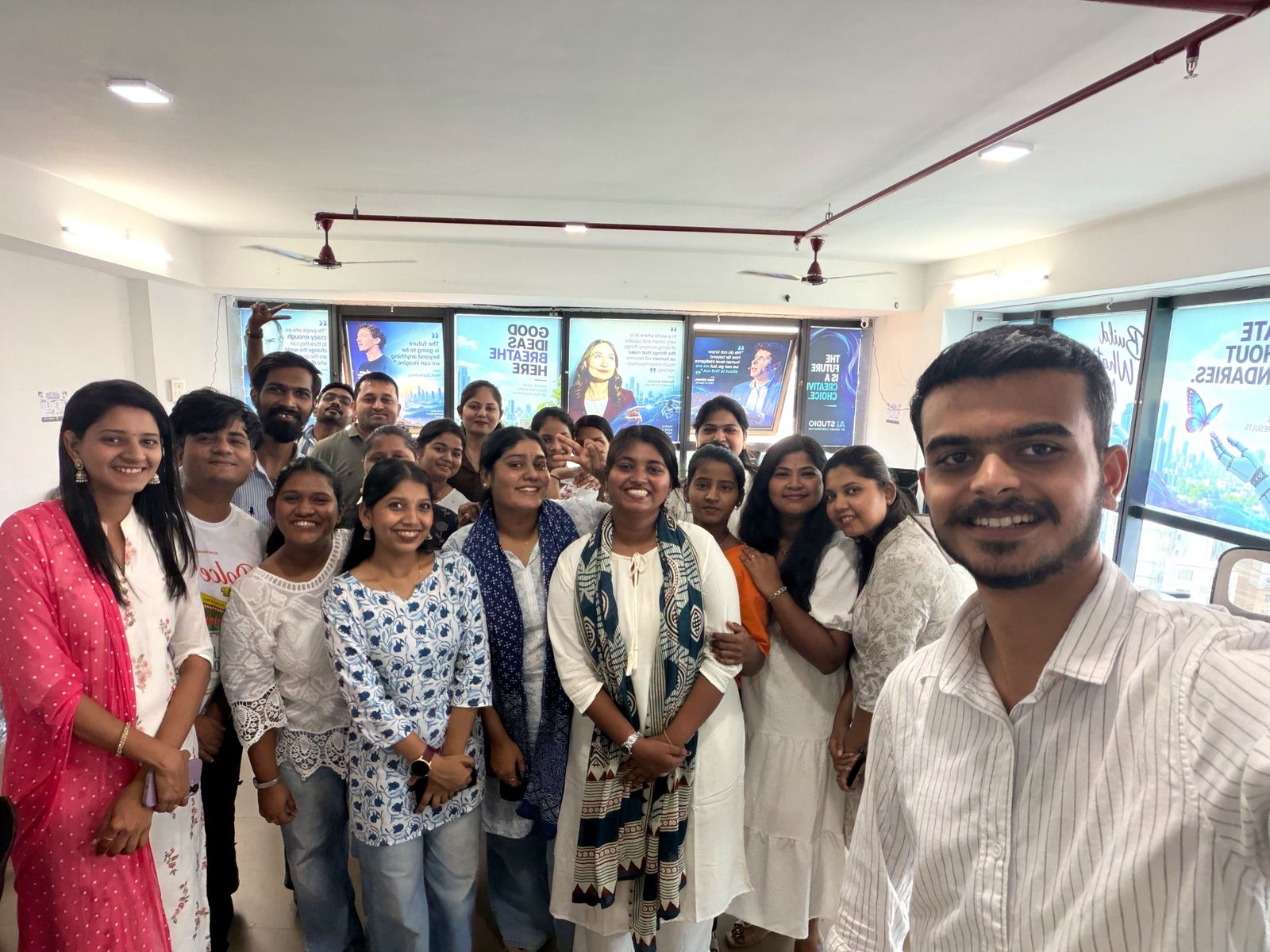 Amuwa Corporation team moment 13